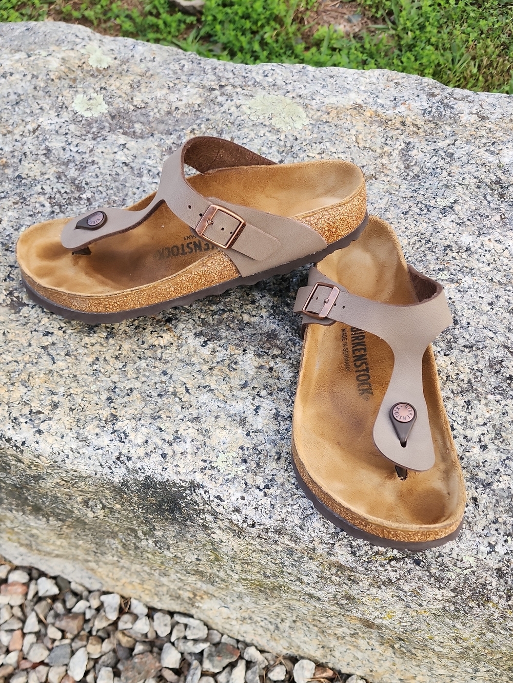 Birkenstock Women’s Taupe Gizeh Thong Sandals with Rose Gold Tone Buckles size 8